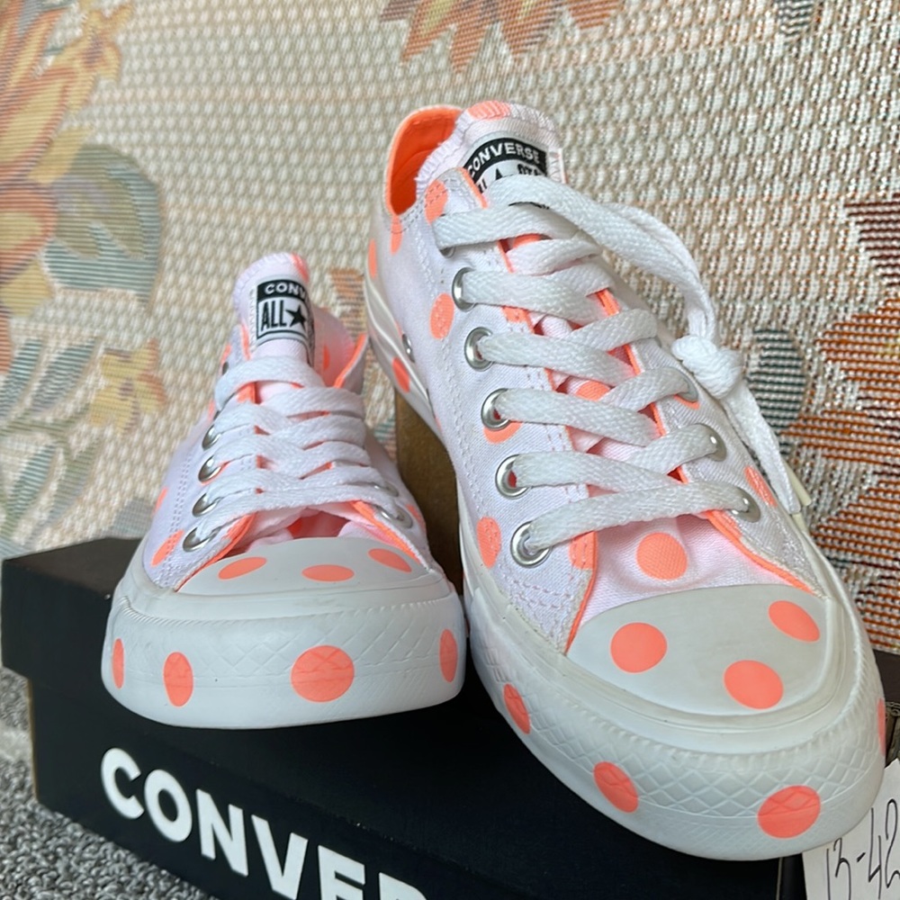 Converse WMNS 560629F
CTAS OX
WHITE/CRIMSON PULS Sneakers - Picture 7 of 16